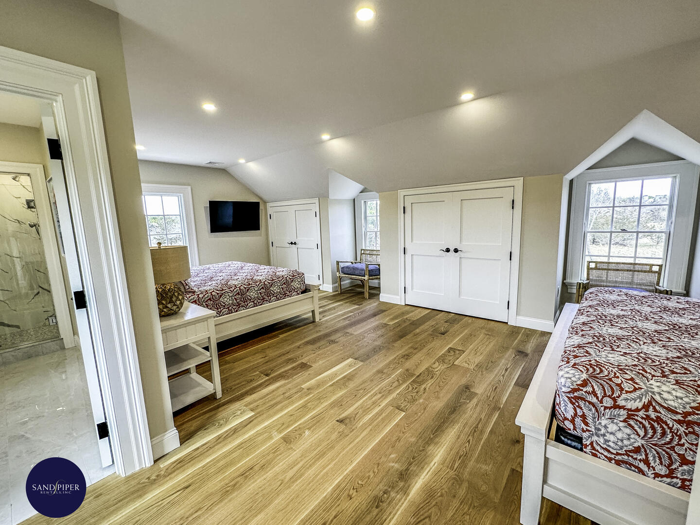 BD4 Pair of King Beds, Ensuite Bath with Shower, Second Floor