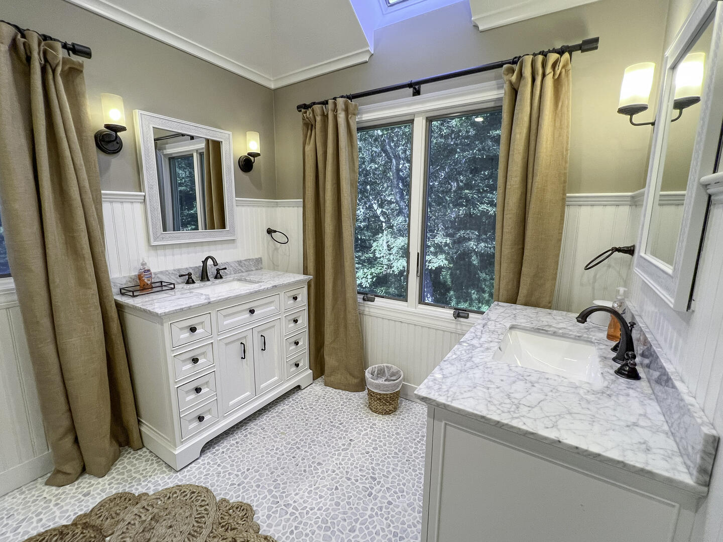 BR2 King En Suite with Shower Stall, Second Floor