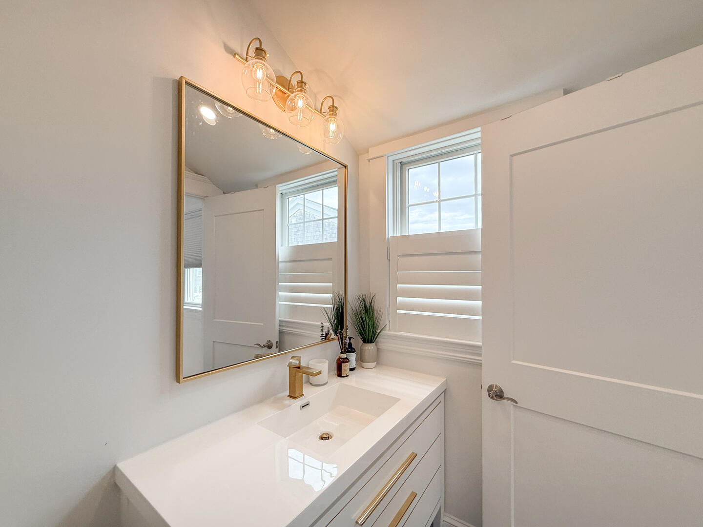 BR5 King En Suite with a Shower Stall, Above the Garage