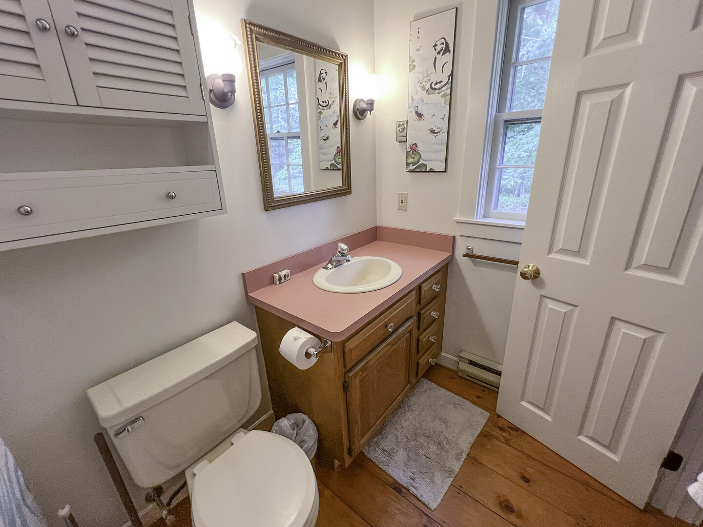 BR1 Queen En Suite with Tub Shower Combo, First Floor