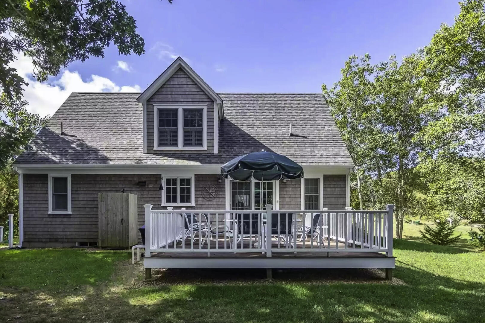 Outdoor Dining, Enclosed Outdoor Shower 