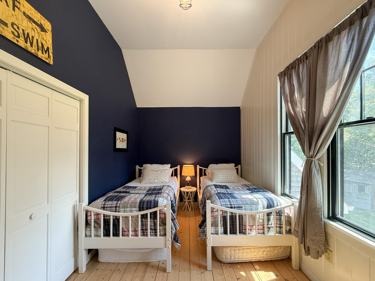 BR4 (2) Twin Beds, Second Floor
