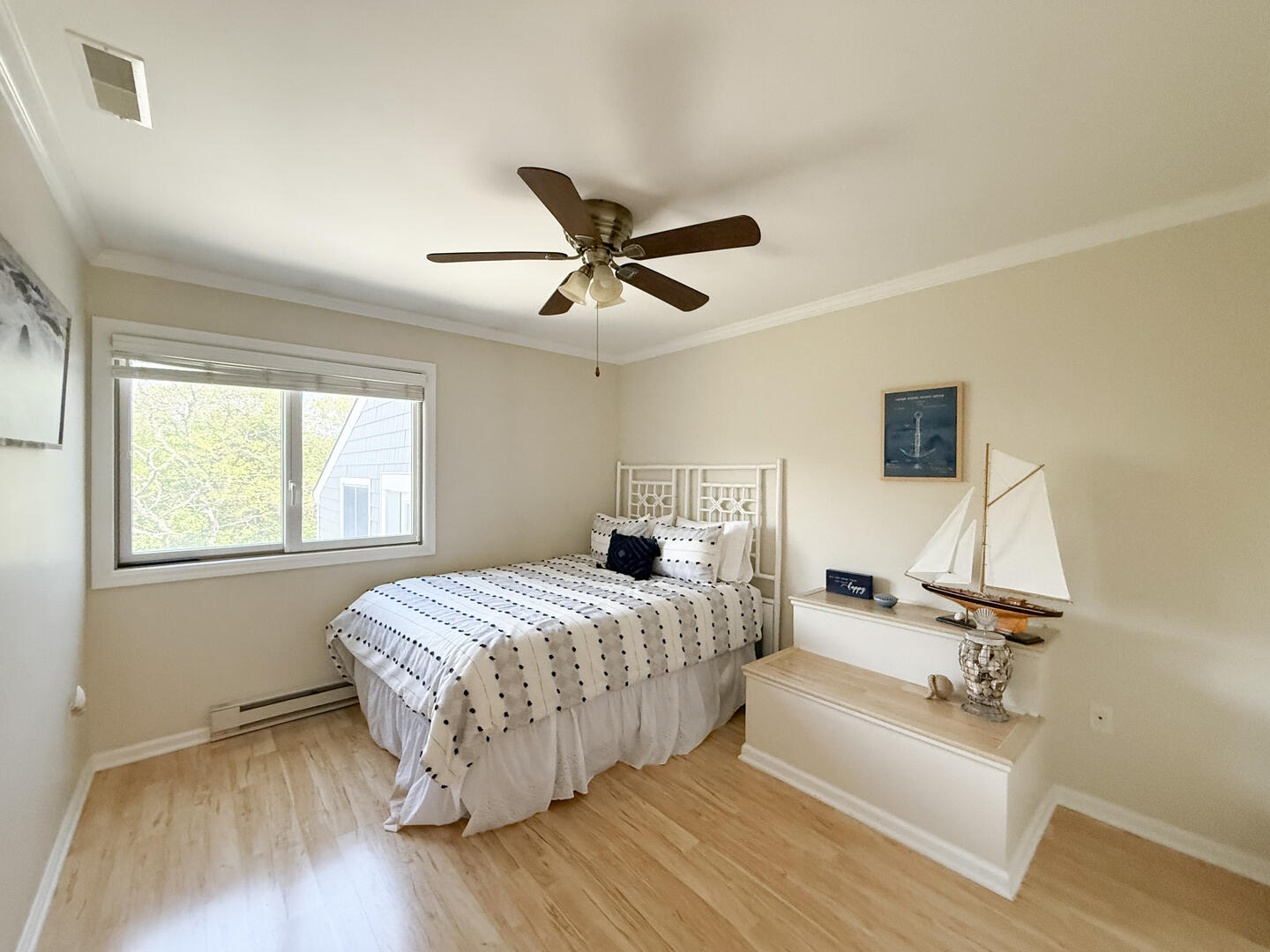 BR3 Queen, Second Floor