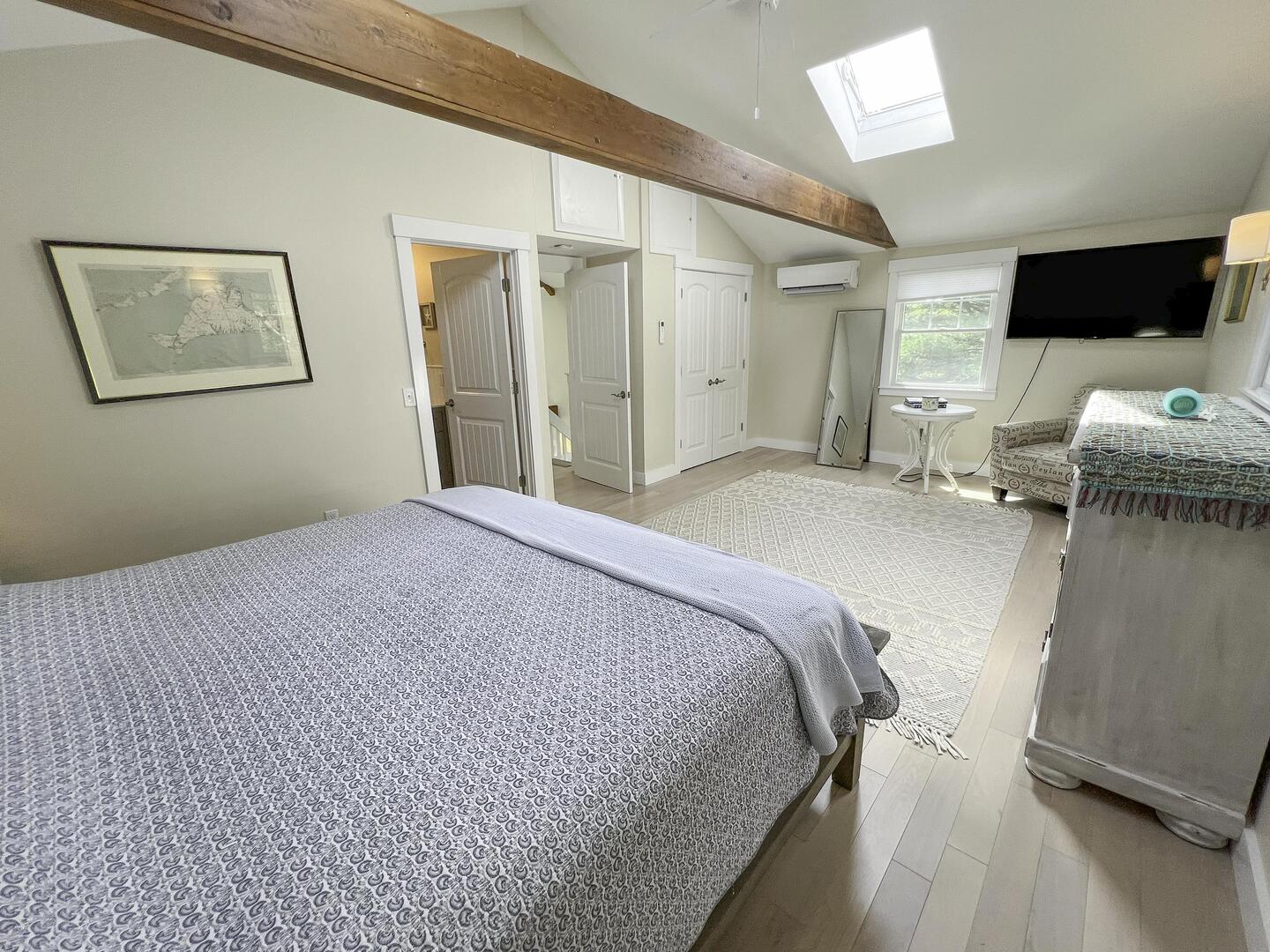 BR1 King En Suite with Shower Stall, Second Floor