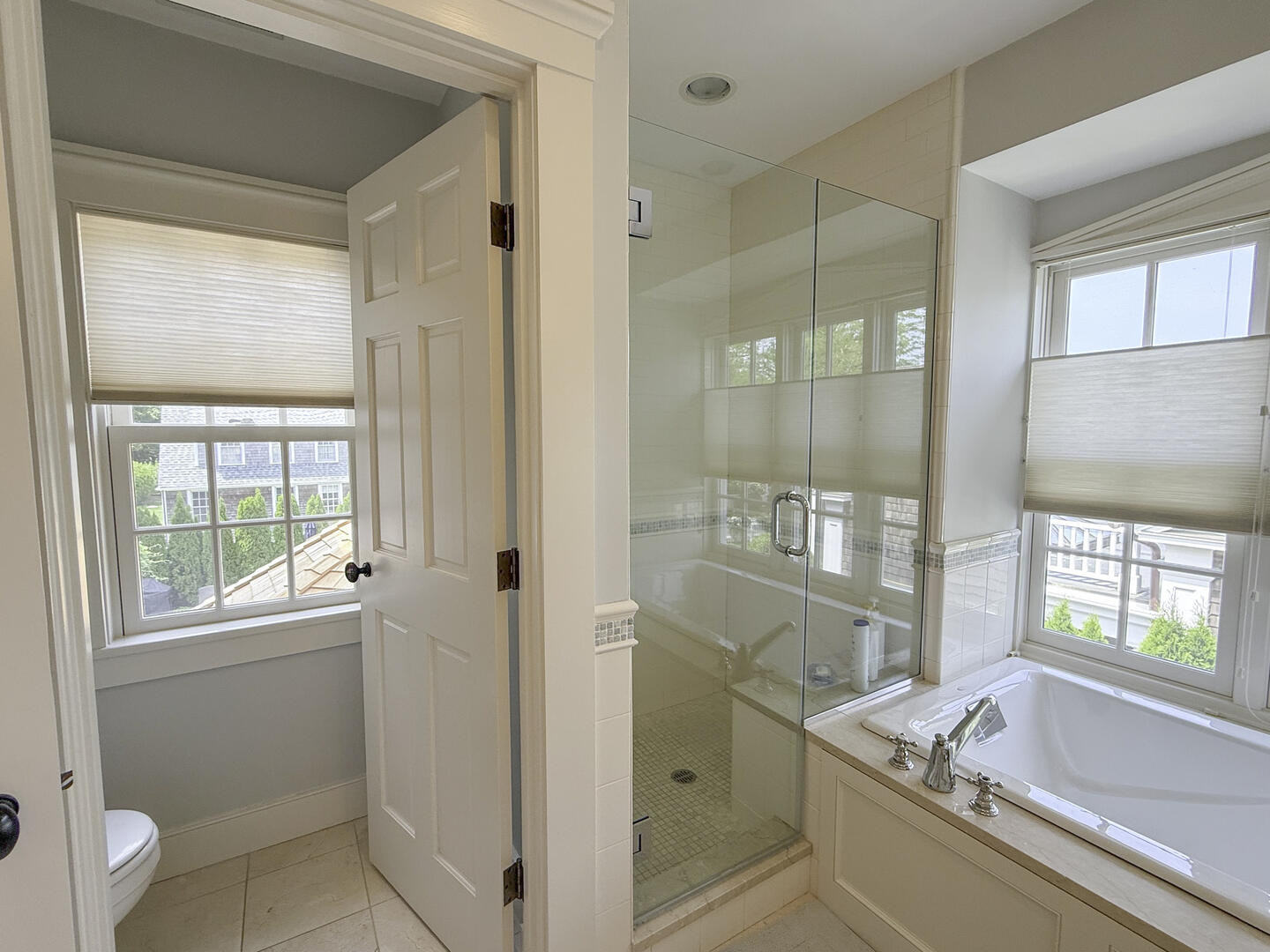 BR2 Queen En Suite with Shower Stall and Tub, Second Floor