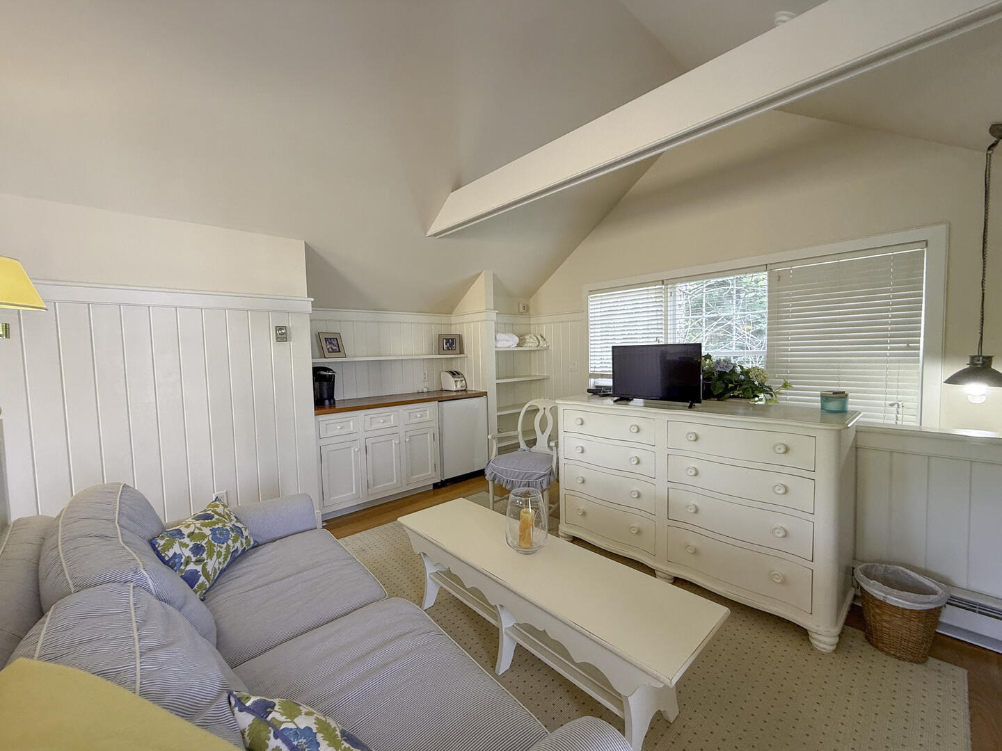 Carriage House: BR5 Queen En Suite, Second Floor
