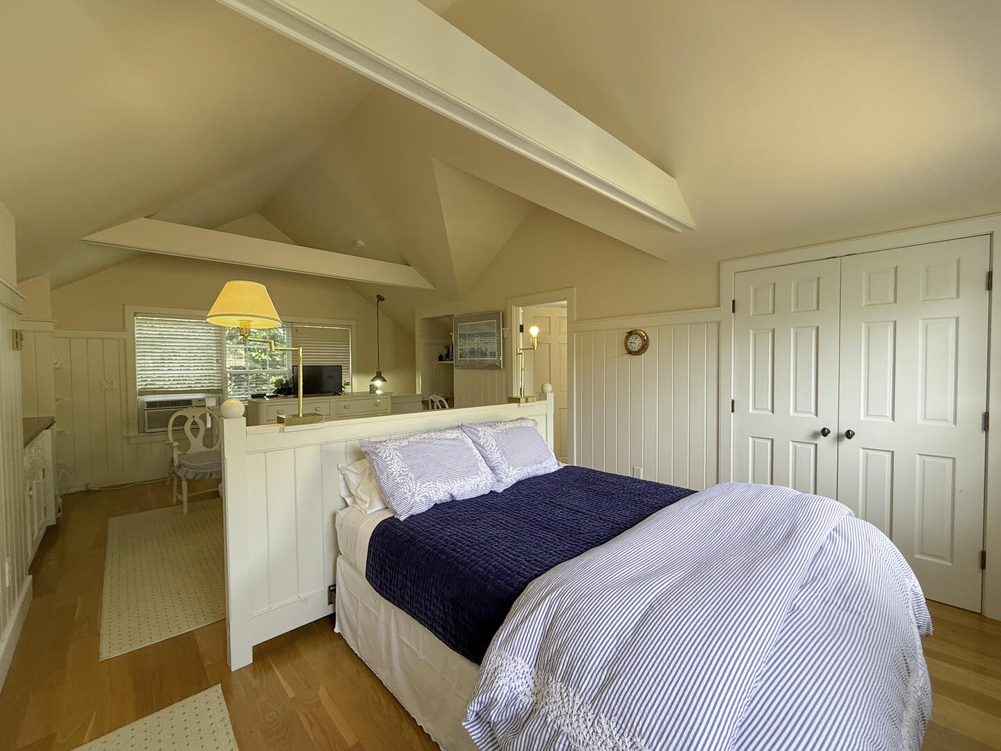 Carriage House: BR5 Queen En Suite, Second Floor