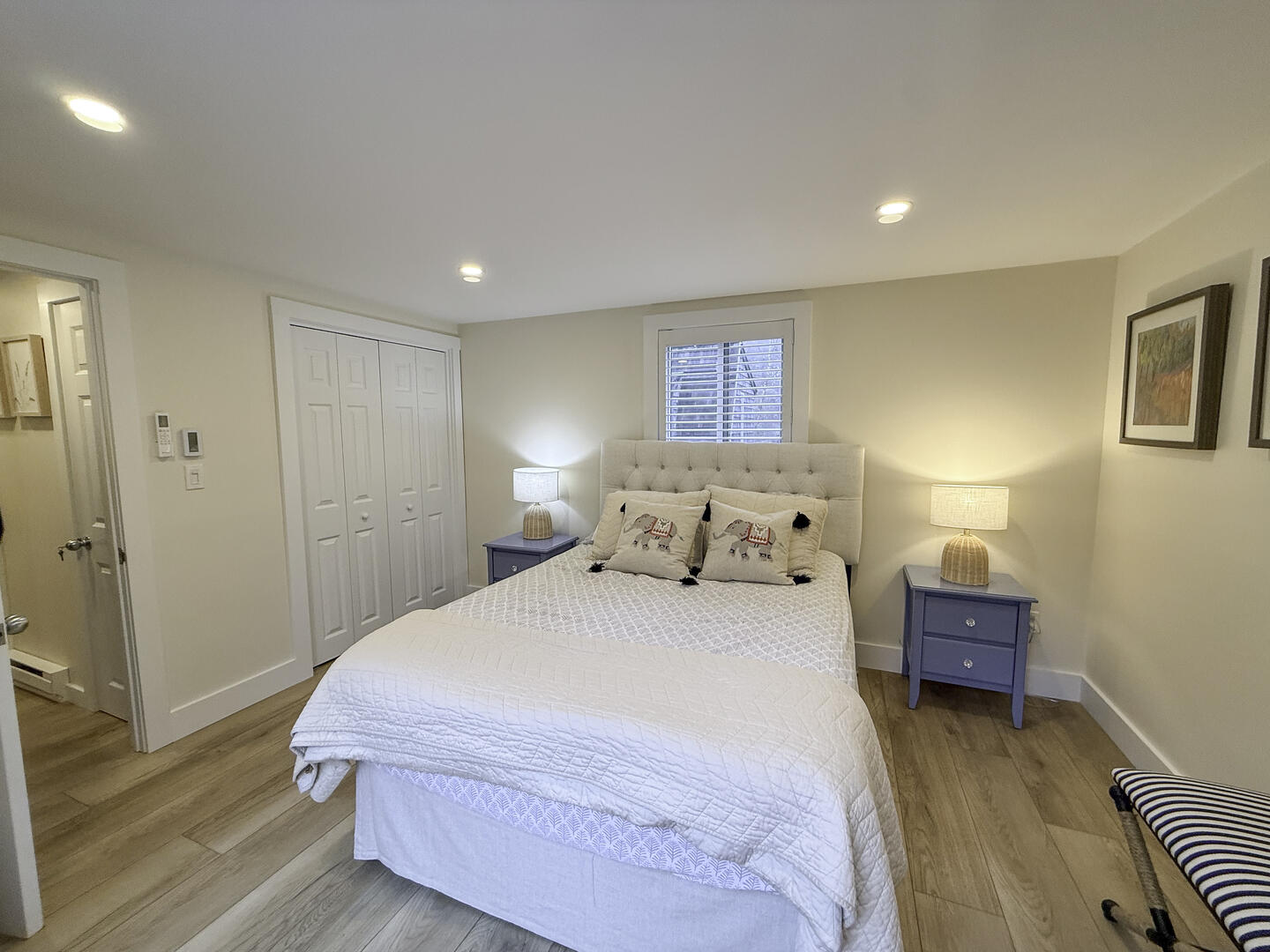 BR1 Queen, Second Floor