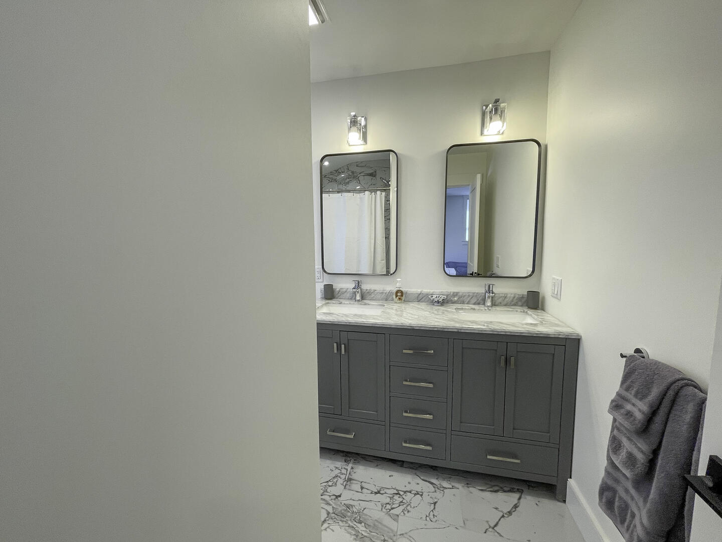 BR4 Bathroom, Shower Tub Combo, Second Floor