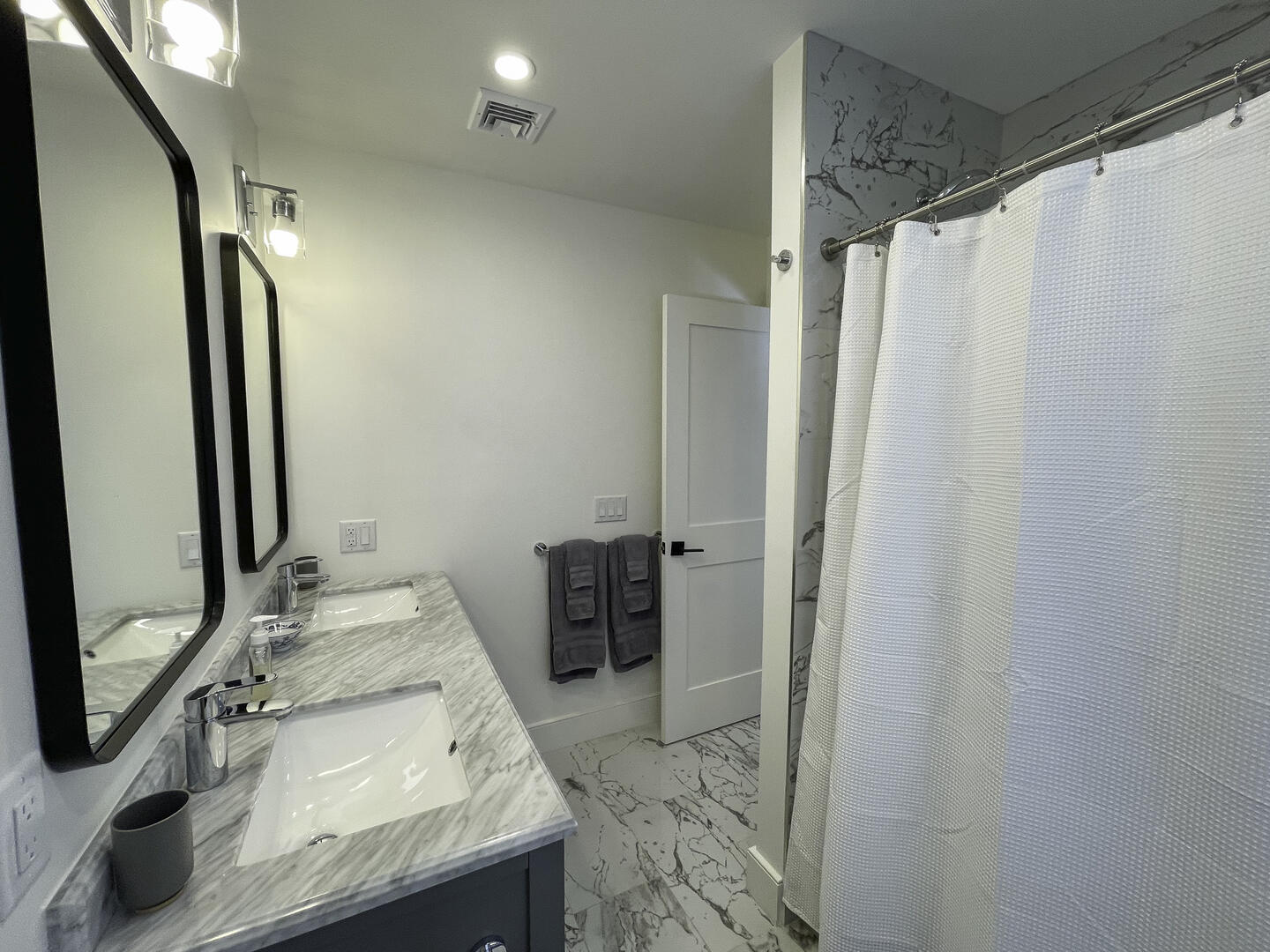 BR4 Bathroom, Shower Tub Combo, Second Floor