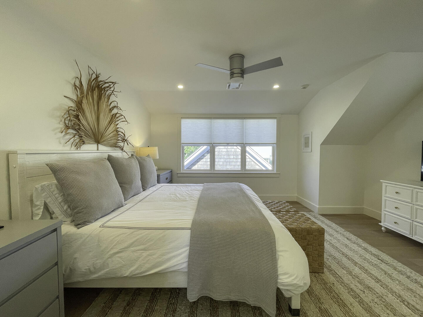 BR2 Queen, With En Suite, Second Floor