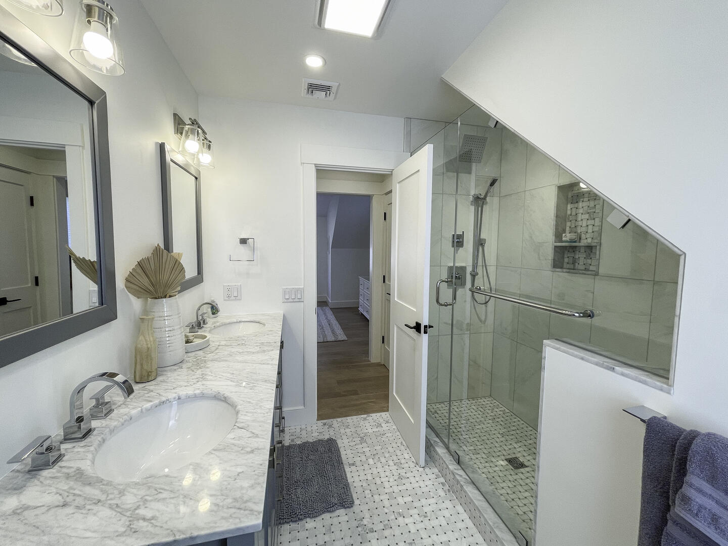 BR2 En Suite, Shower, Second Floor