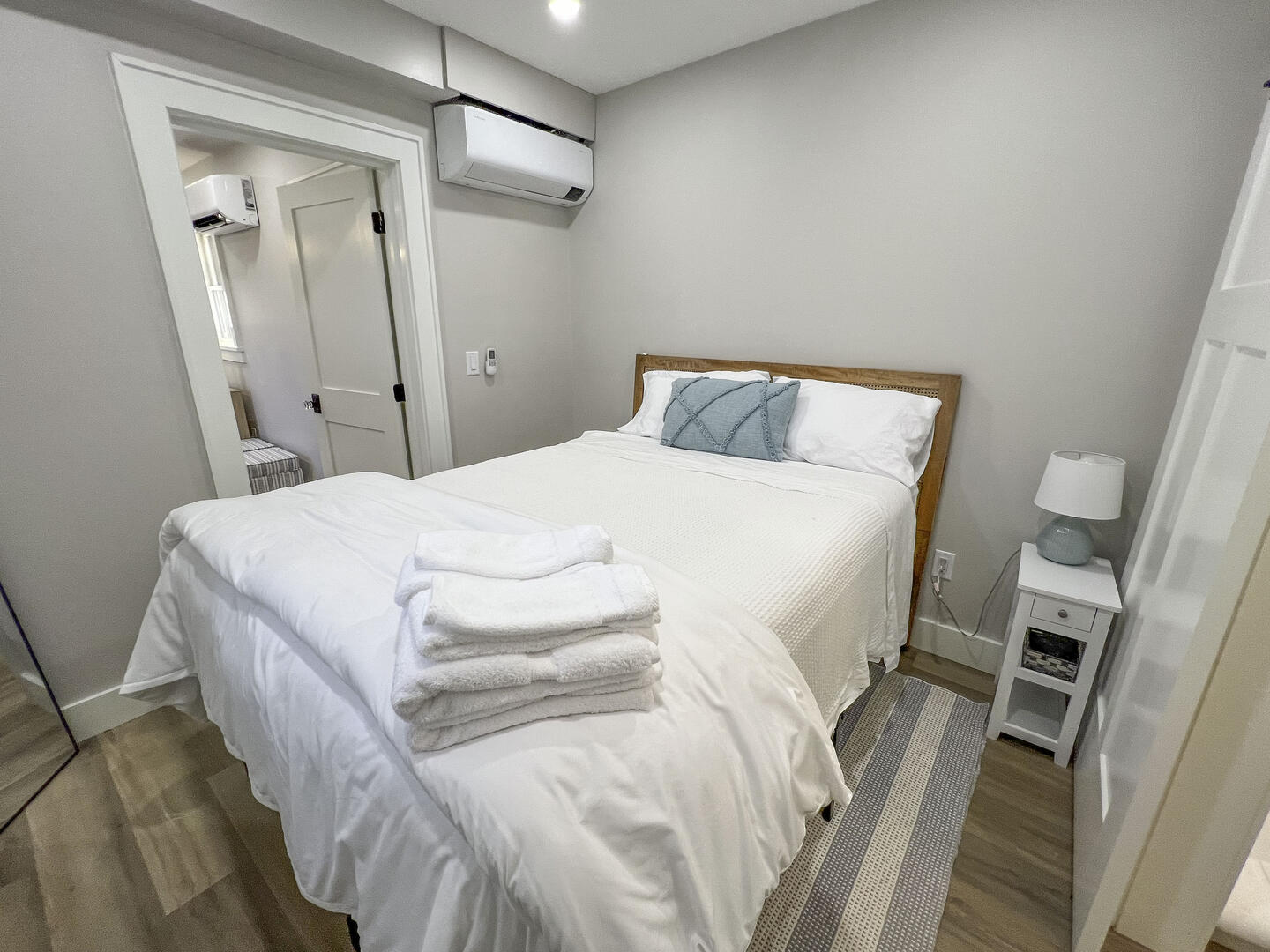 BR7 Queen En Suite, Detached Apartment First Floor