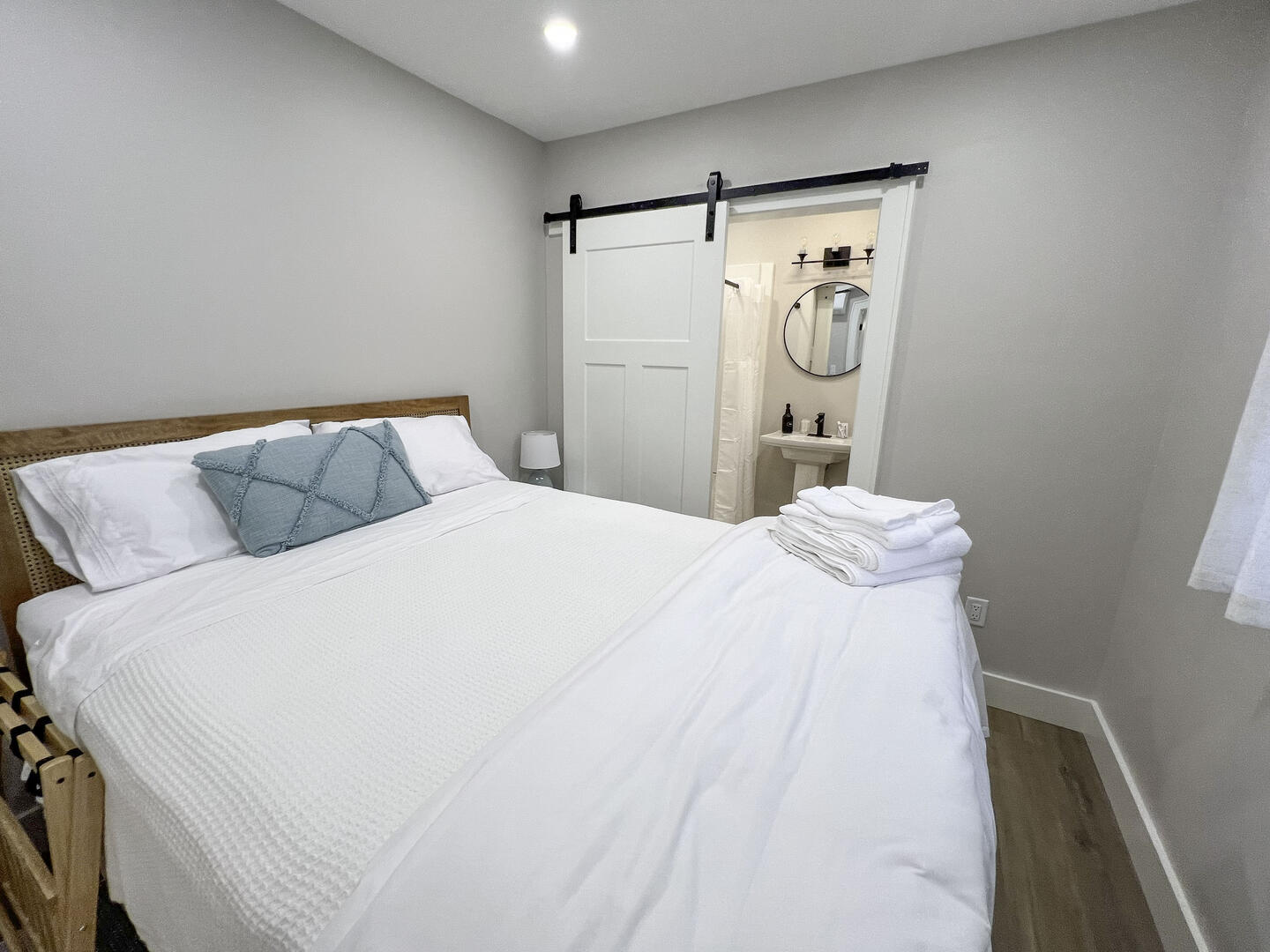 BR7 Queen En Suite, Detached Apartment First Floor