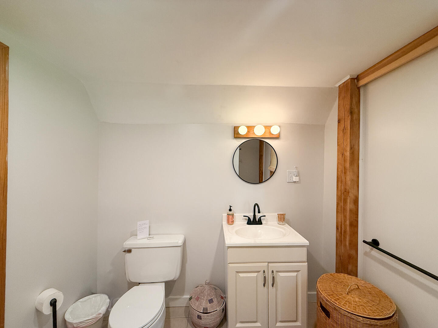 BR1 Queen En Suite with a Shower Tub Combo, Second Floor