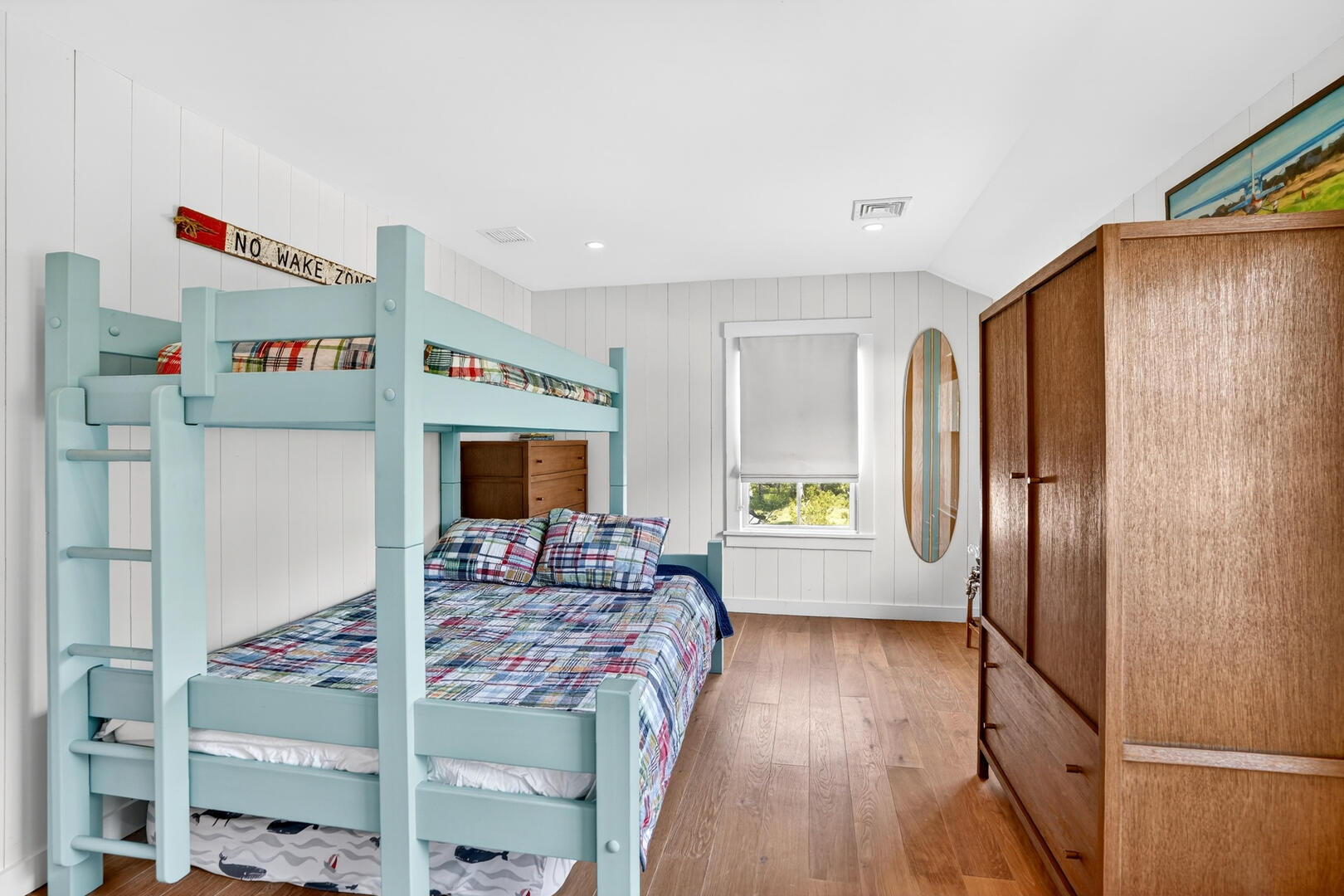 BR3 Twin over Queen Bunk Bed En Suite, Second Floor
