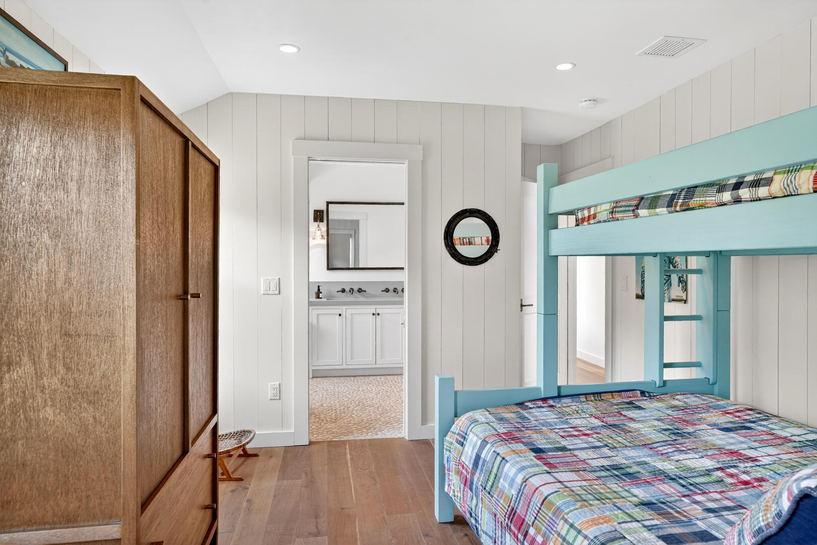 BR3 Twin over Queen Bunk Bed En Suite, Second Floor