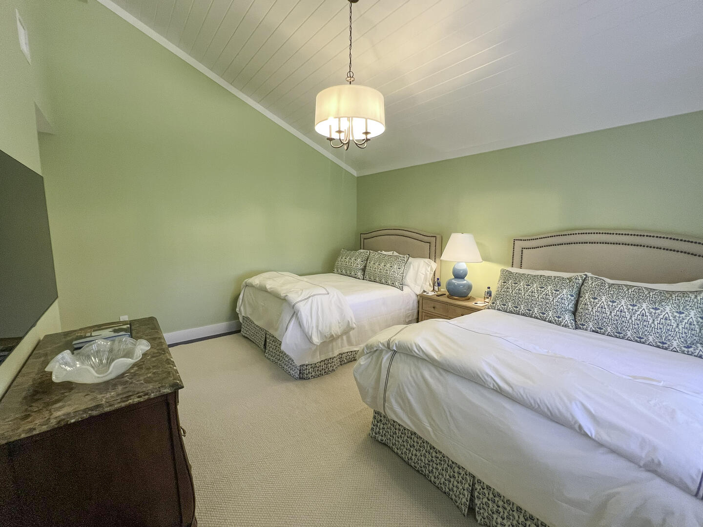 BR6 (2) Queen Beds En Suite, Second Floor