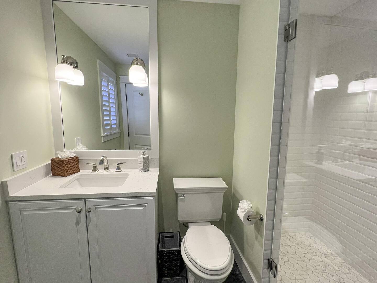 BR6 (2) Queen Beds En Suite with Shower Stall, Second Floor