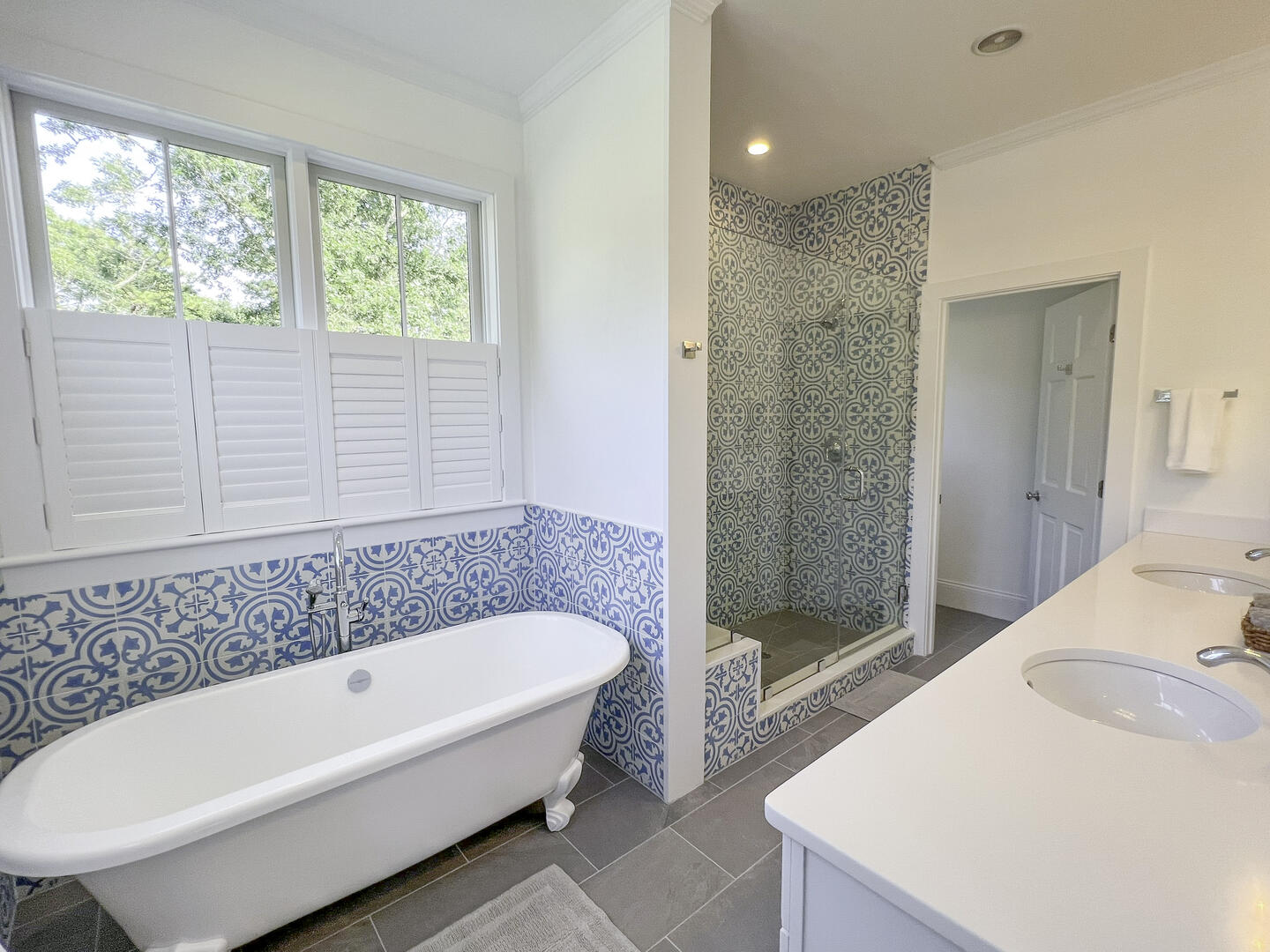 BR1 King En Suite with Shower Stall 