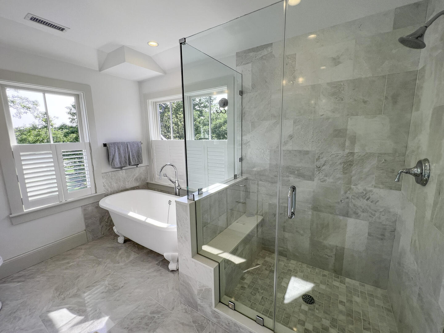 BR2 King En Suite with Shower Stall 