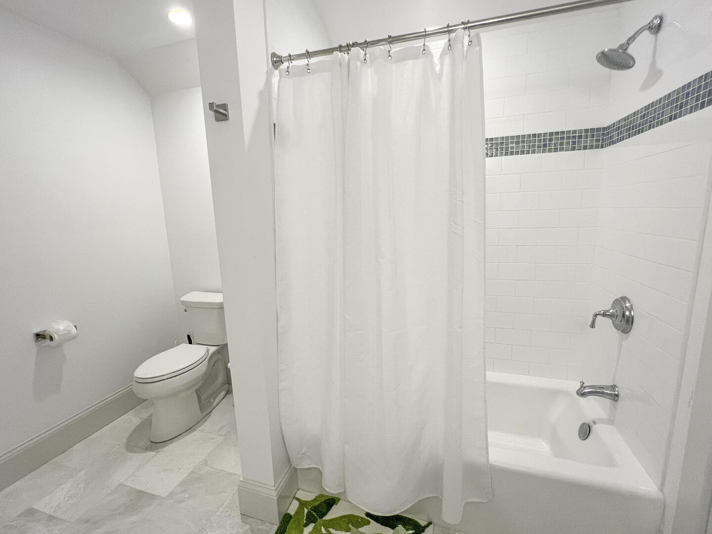 BR5 Queen En Suite with Tub Shower Combo, Second Floor