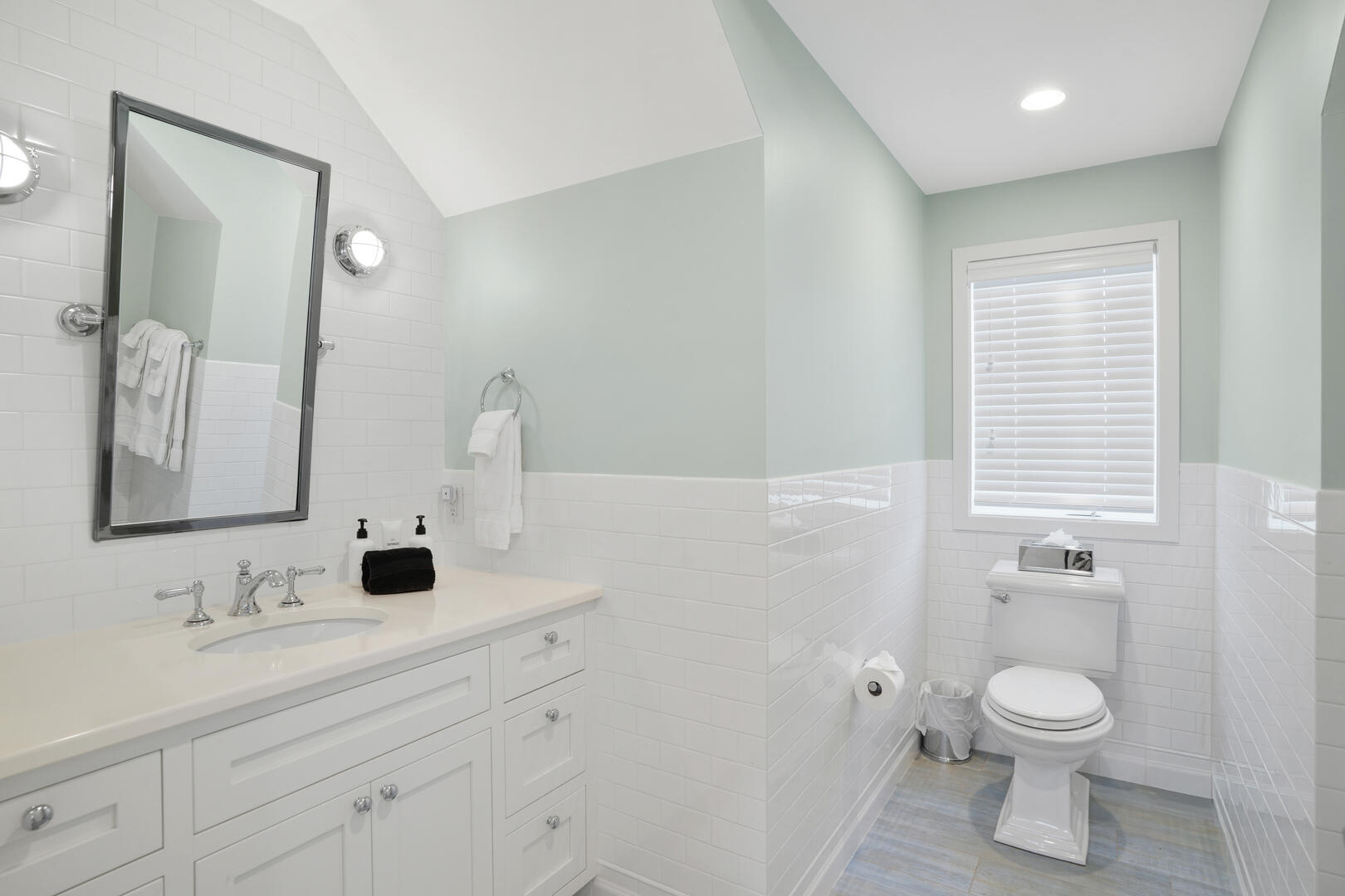 BR2 King En Suite Shower Stall, Second Floor