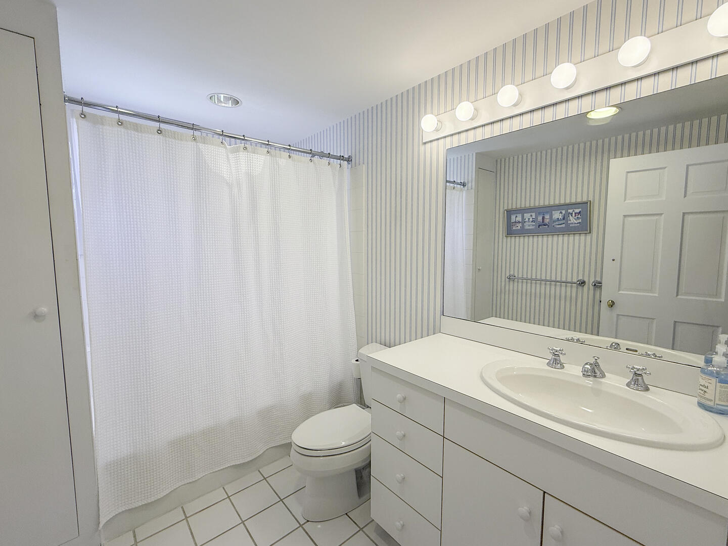 Hall Bath with Shower Tub Combo, Second Floor