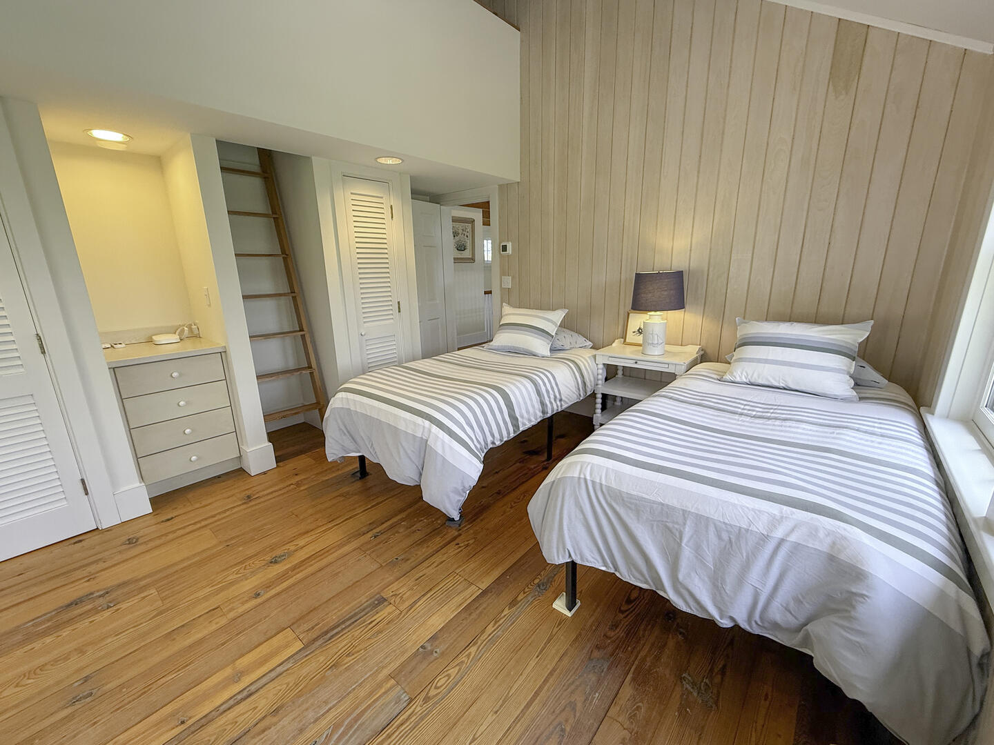 BR4 (2) Twin Beds, Second Floor