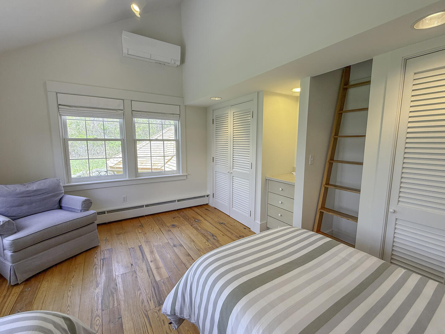 BR4 (2) Twin Beds, Second Floor