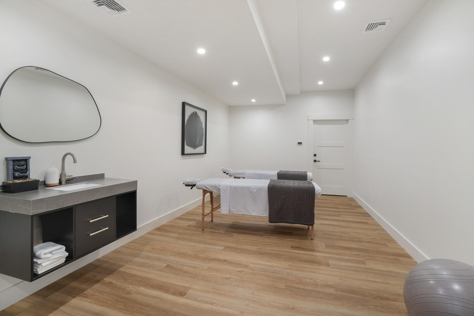 Massage Room, Lower Level