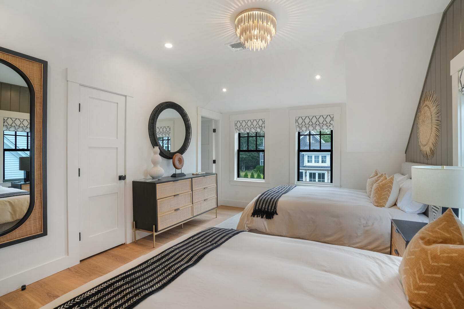 BR4 (2) Queen Beds En Suite, Second Floor