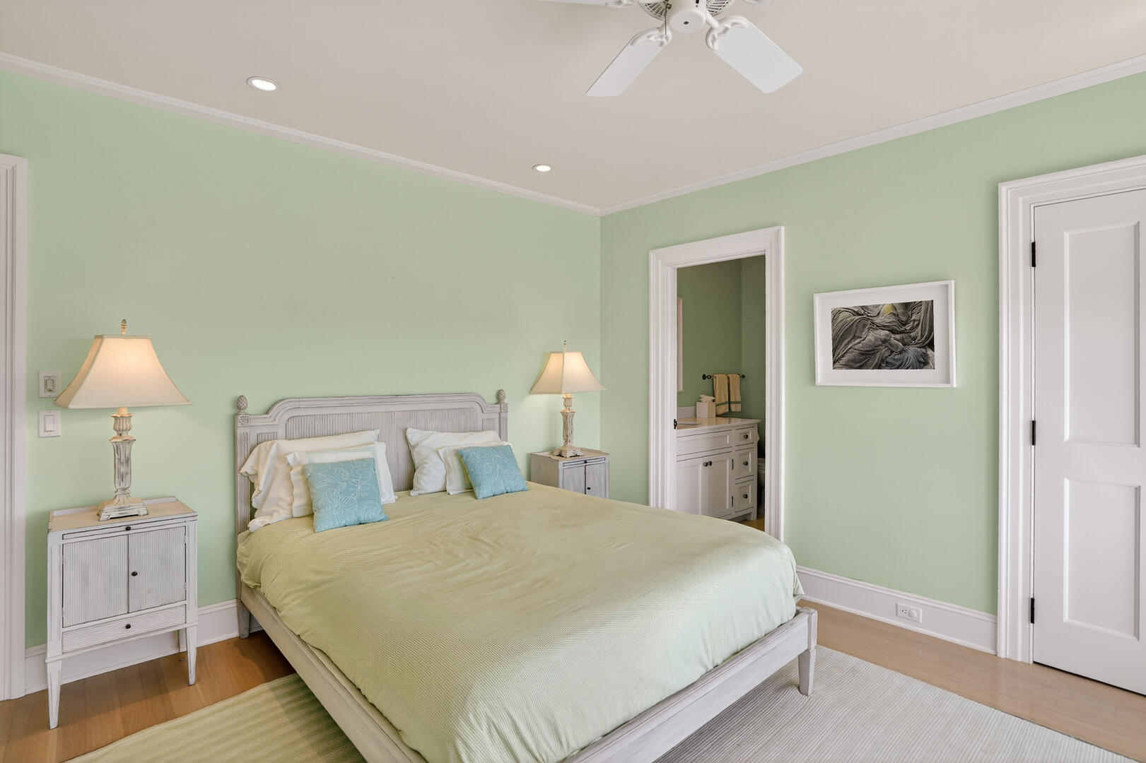 BR4 Queen En Suite, Second Floor