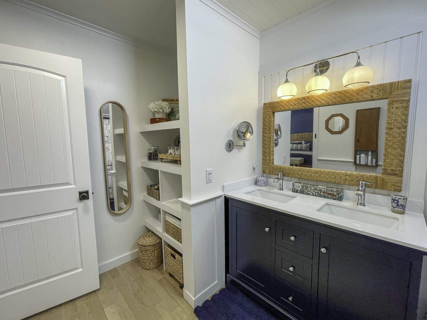 BR1 En Suite, Shower Tub Combo, Second Floor