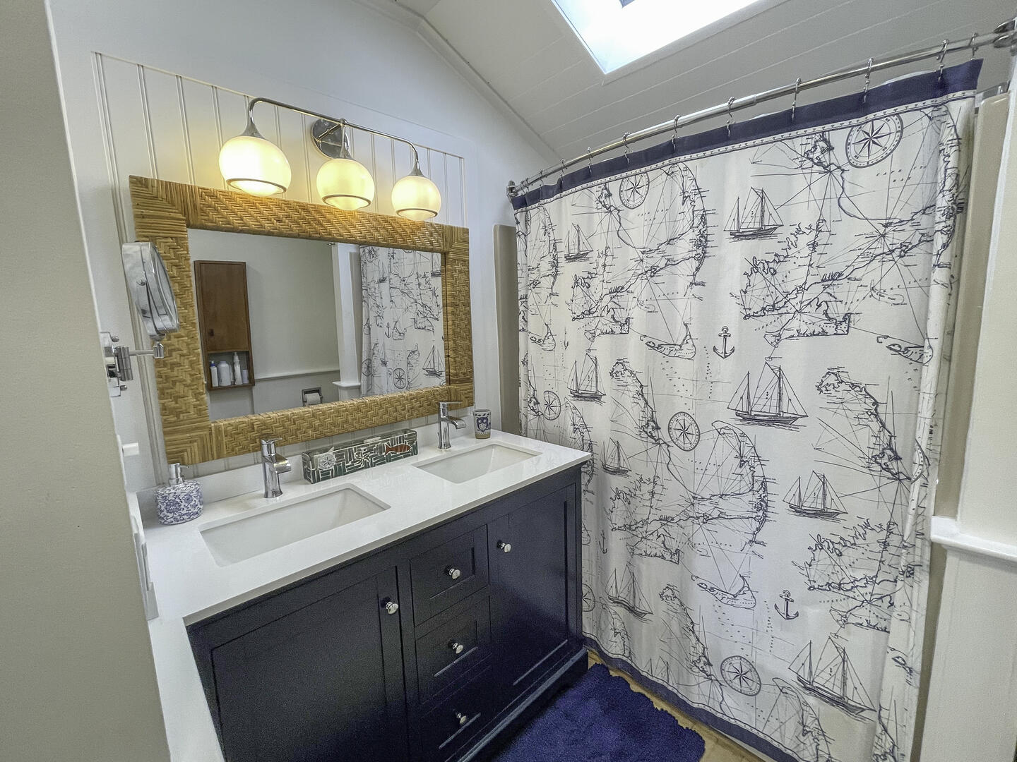 BR1 En Suite, Shower Tub Combo, Second Floor