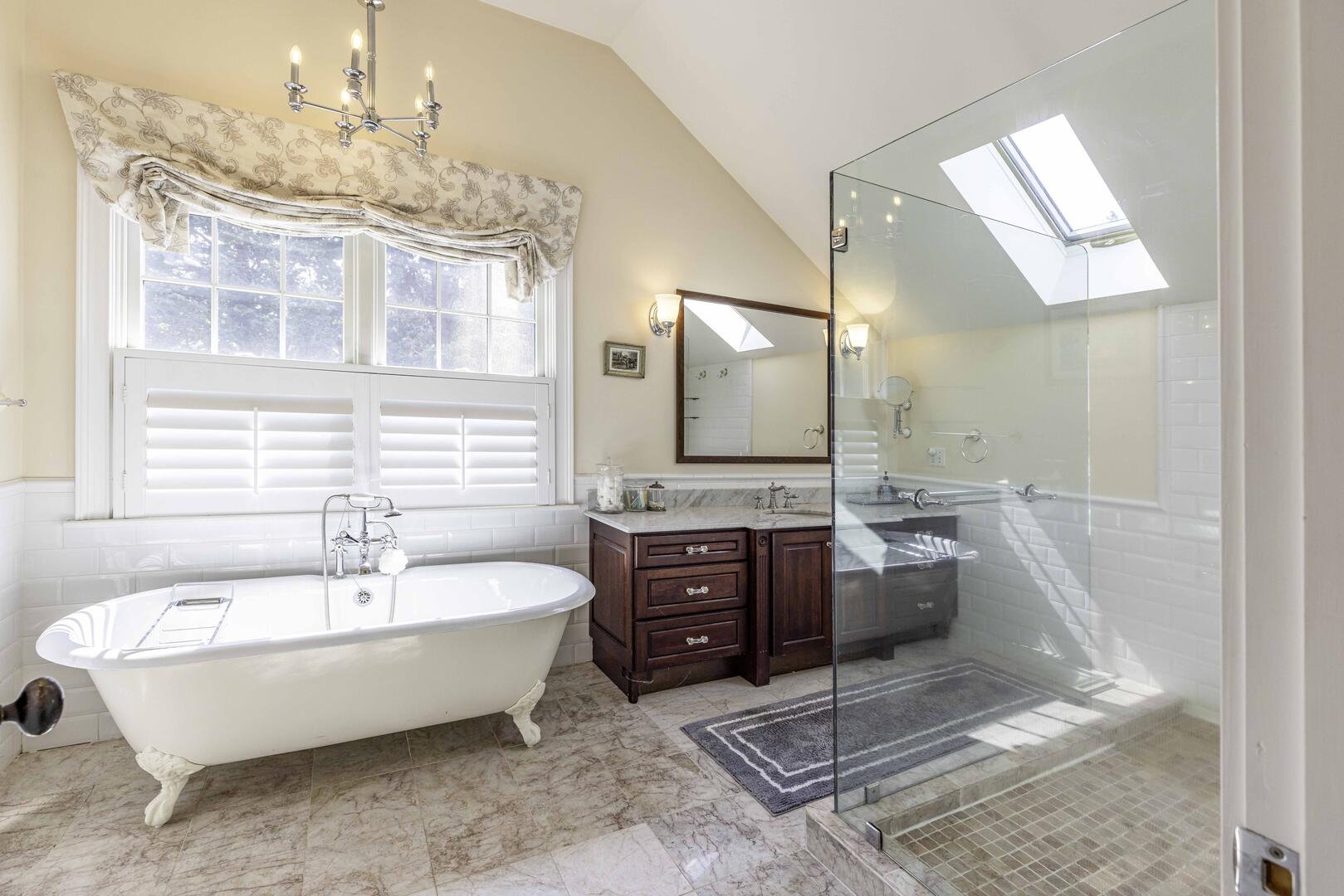 BR1 King En Suite with Shower Stall 