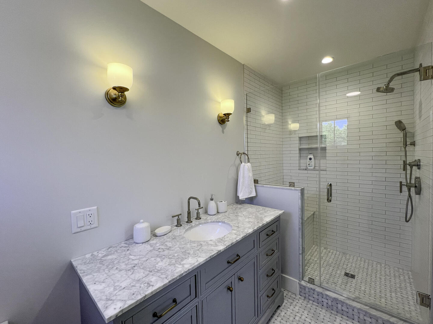 BR2 King En Suite with Shower Stall, First Floor