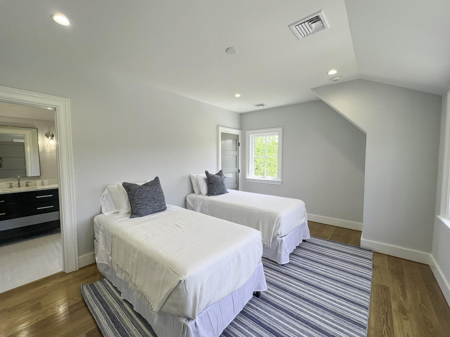 BR4 (2) Twin Beds En Suite, Second Floor