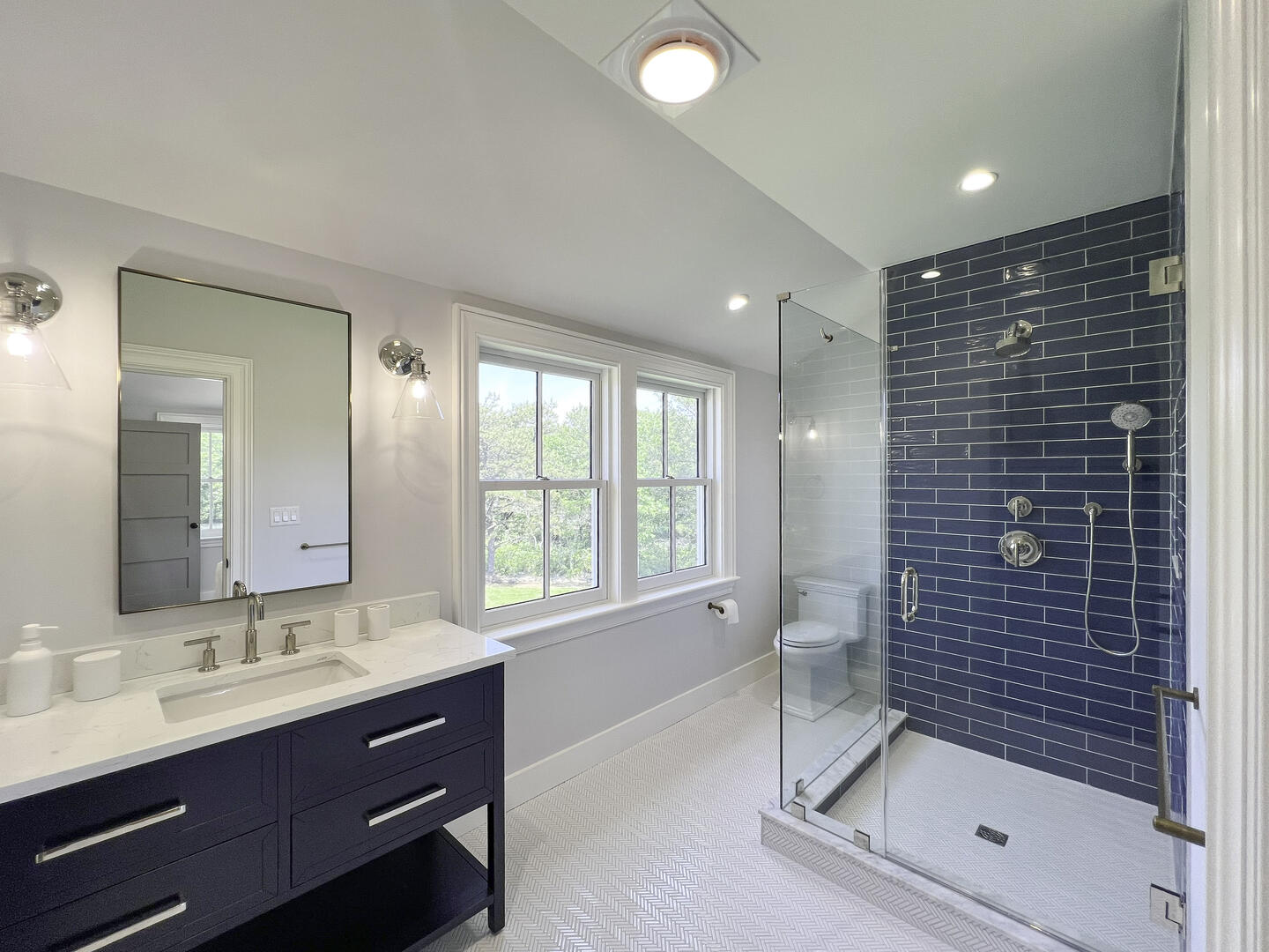 BR4 (2) Twin Beds En Suite with Shower Stall, Second Floor