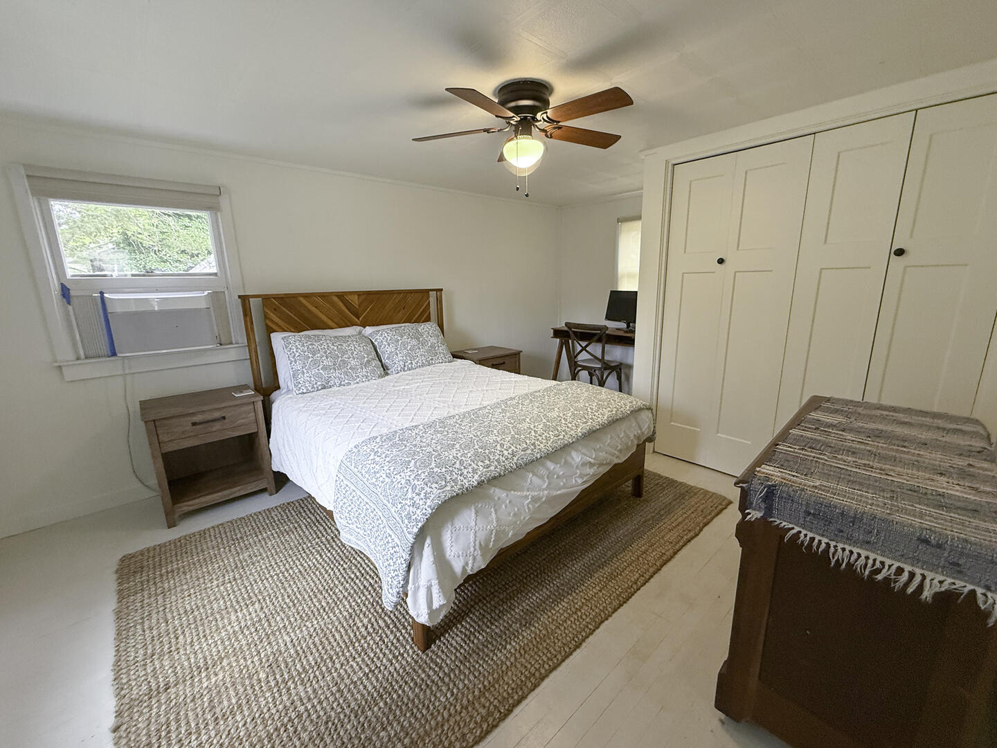 BR1 Queen, First Floor