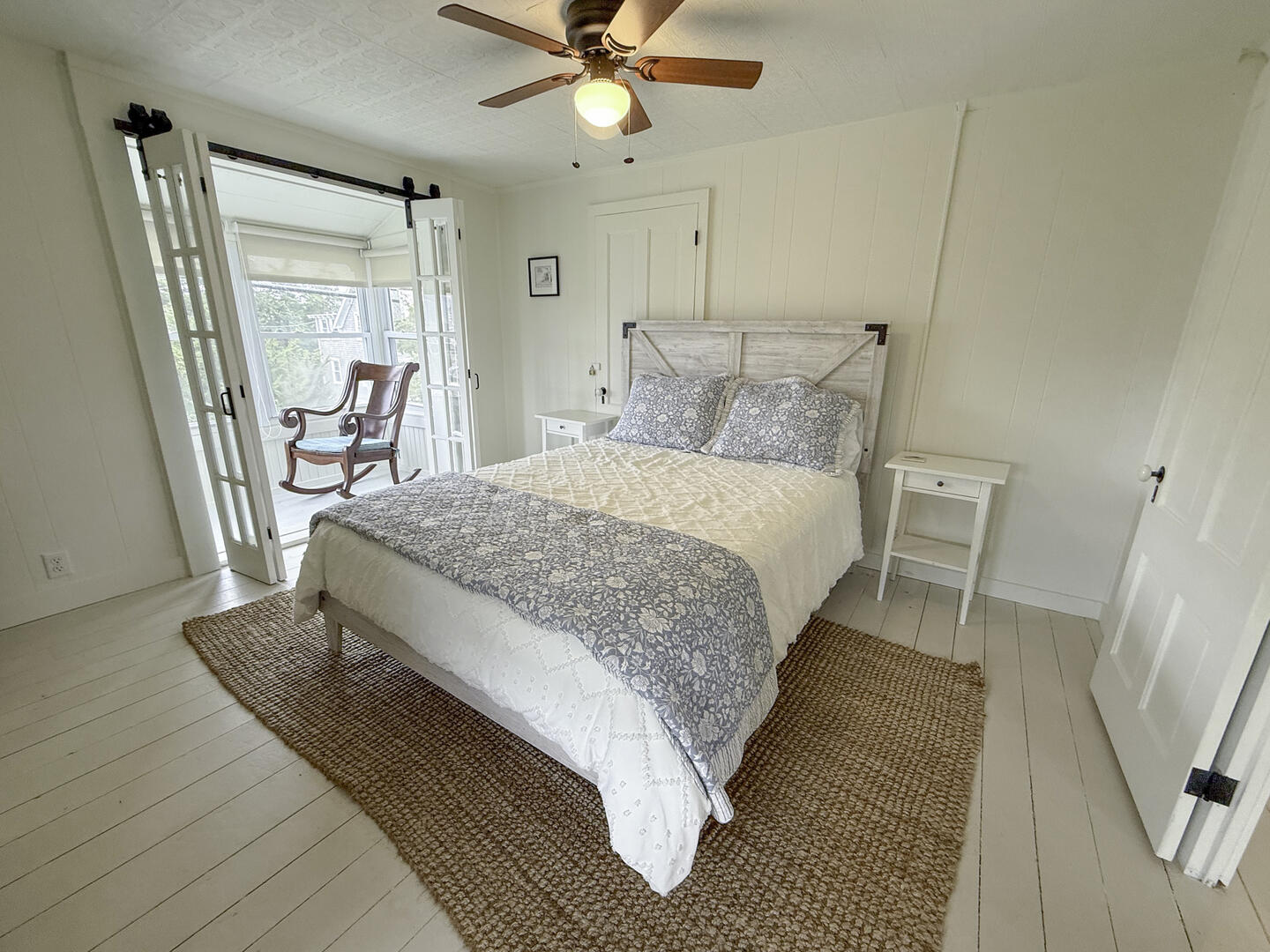 BR2 Queen, Second Floor