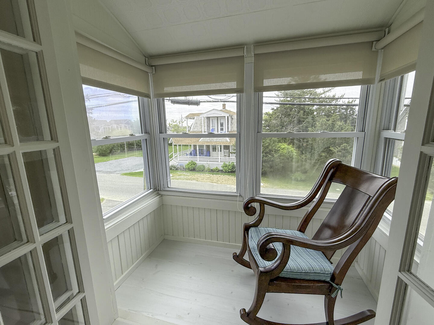 BR2 Queen, Second Floor