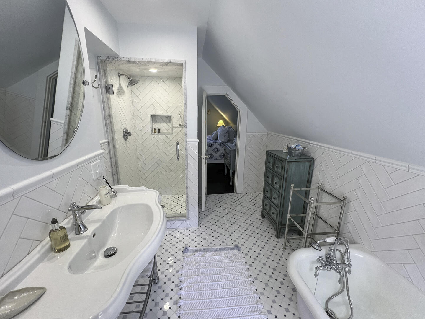 BR2 Queen En Suite with Separate Tub Shower, Second Floor