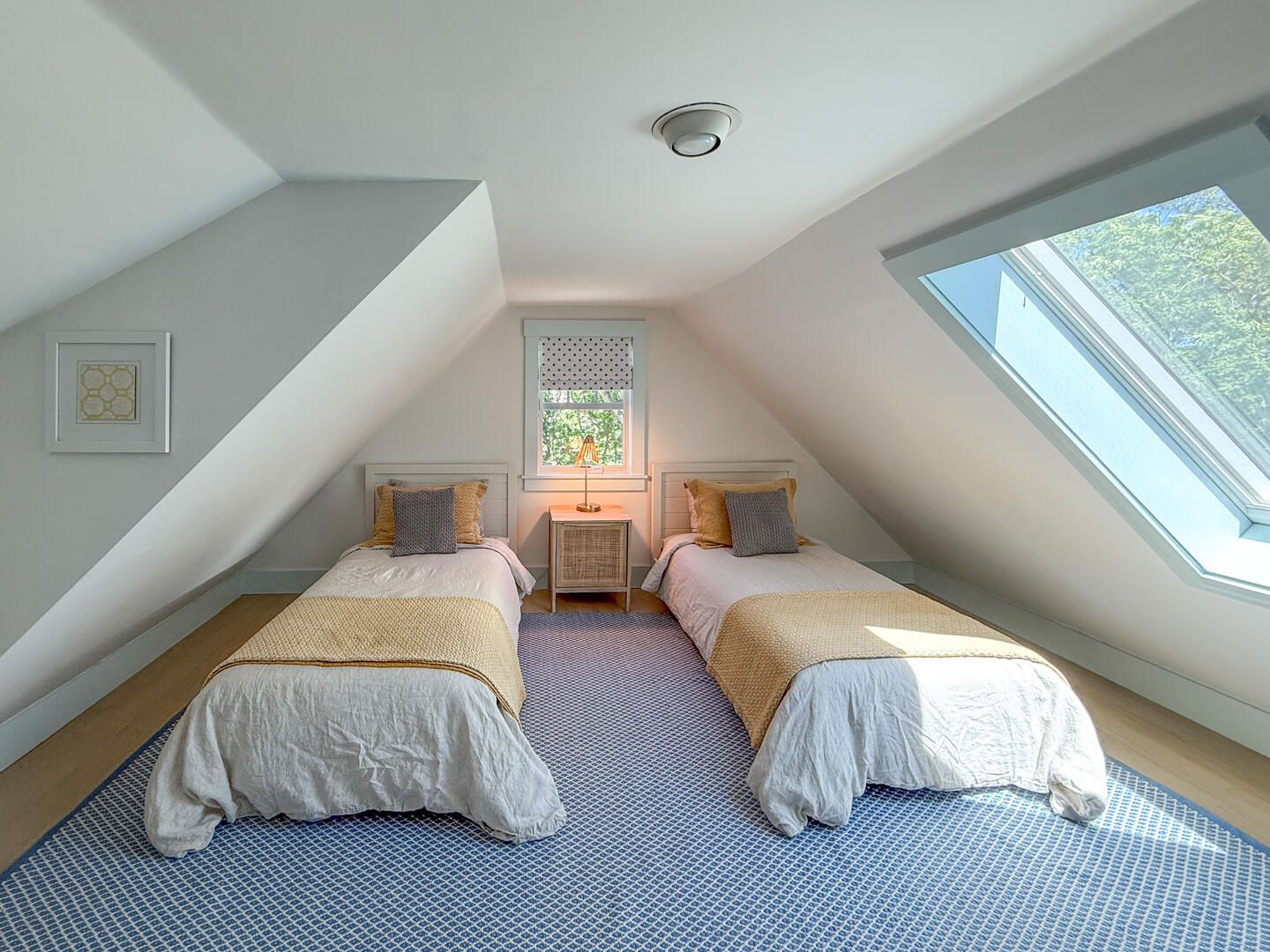 BR4 (2) Twin Beds 