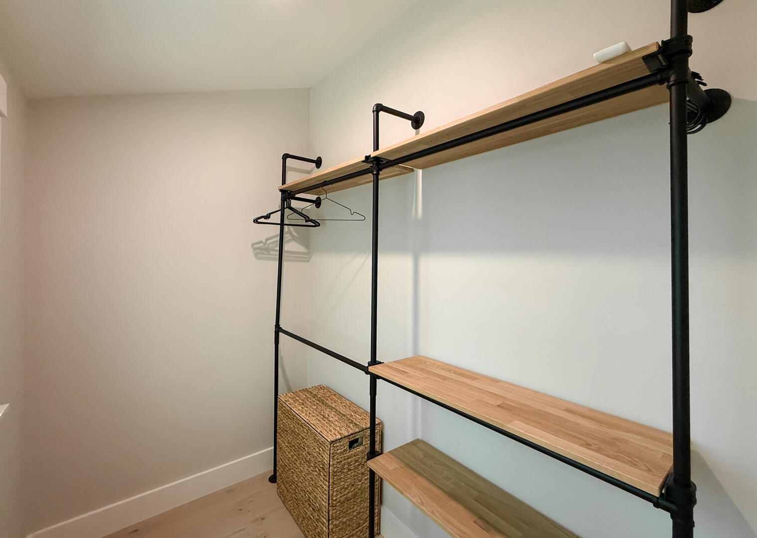 BR1 Closet