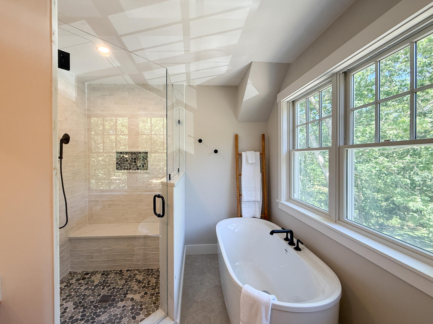 BR1 King En Suite with a Shower Stall 