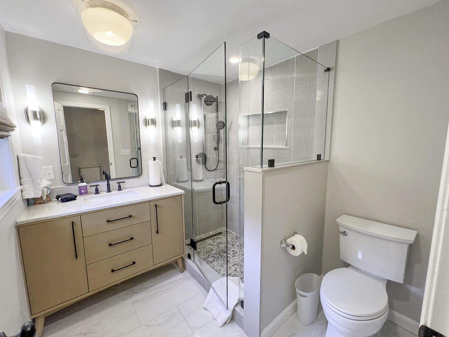 BR1 King En Suite with Shower Stall, Second Floor