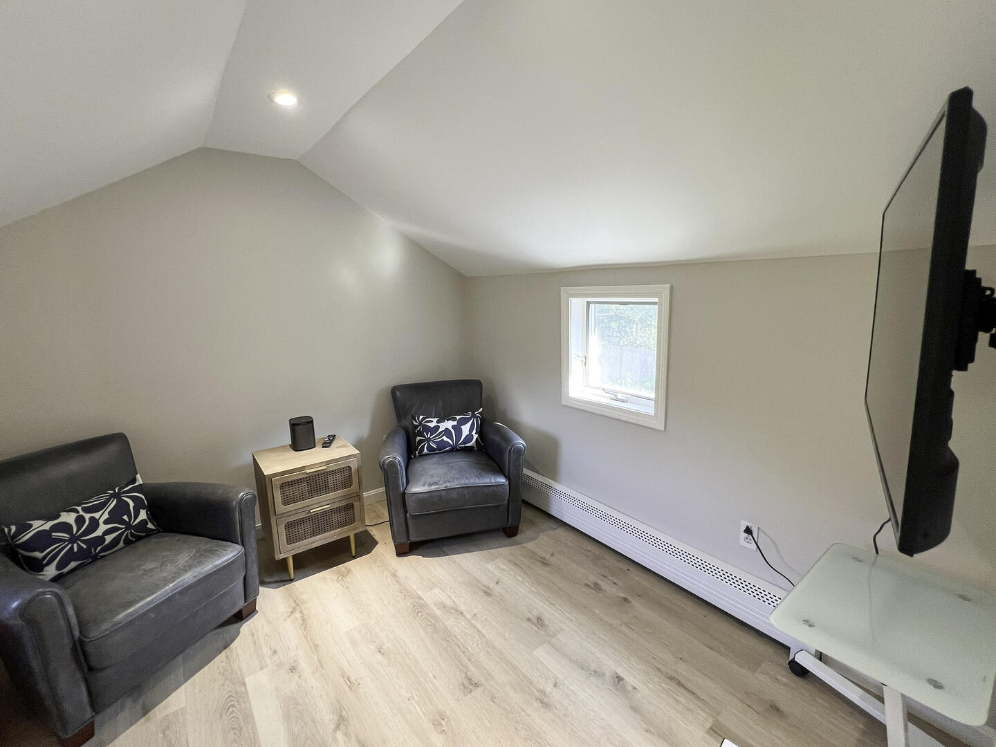 BR1 King En Suite with Sitting Area, Second Floor