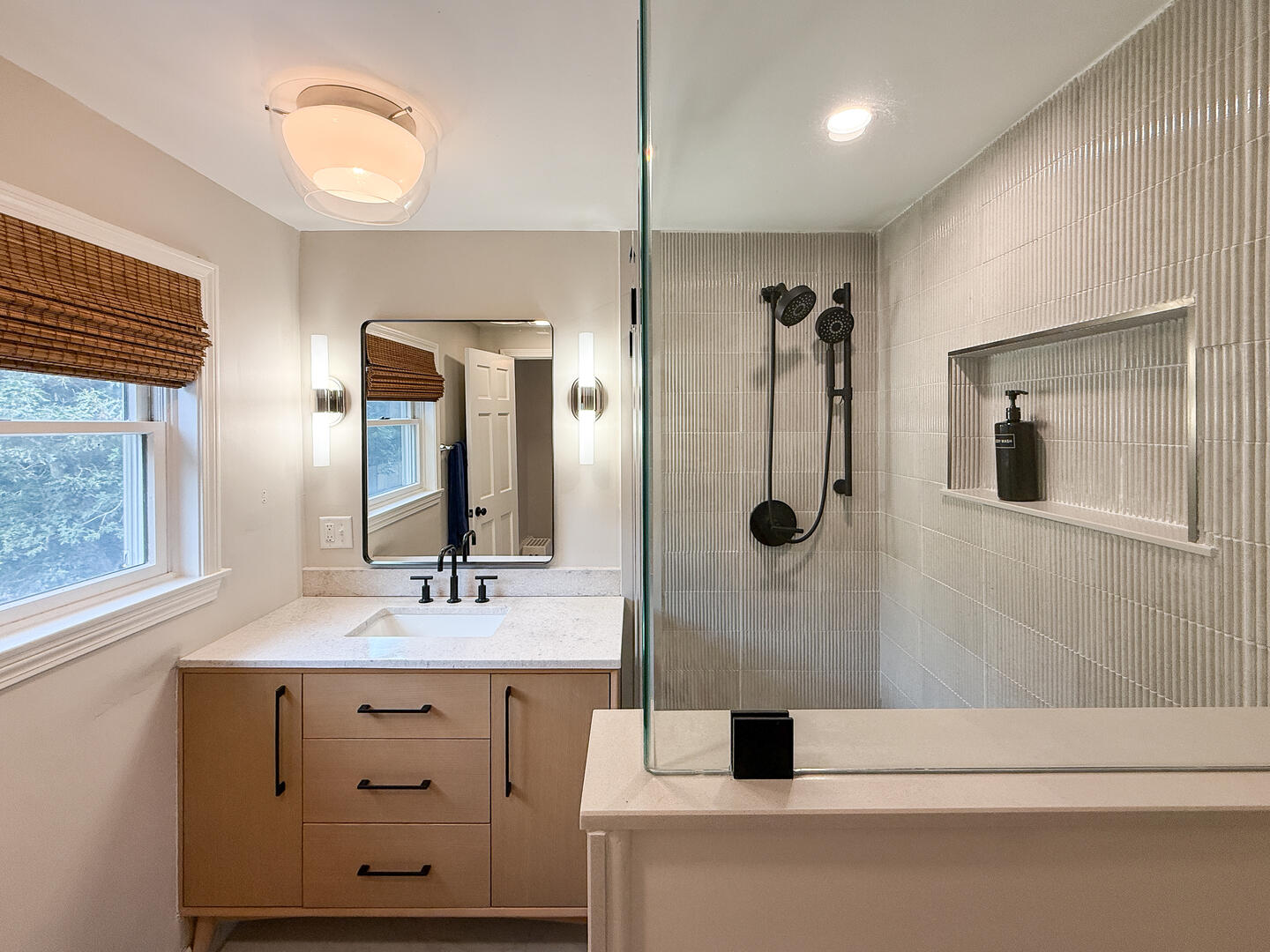 BR1 King En Suite with Shower Stall, Second Floor