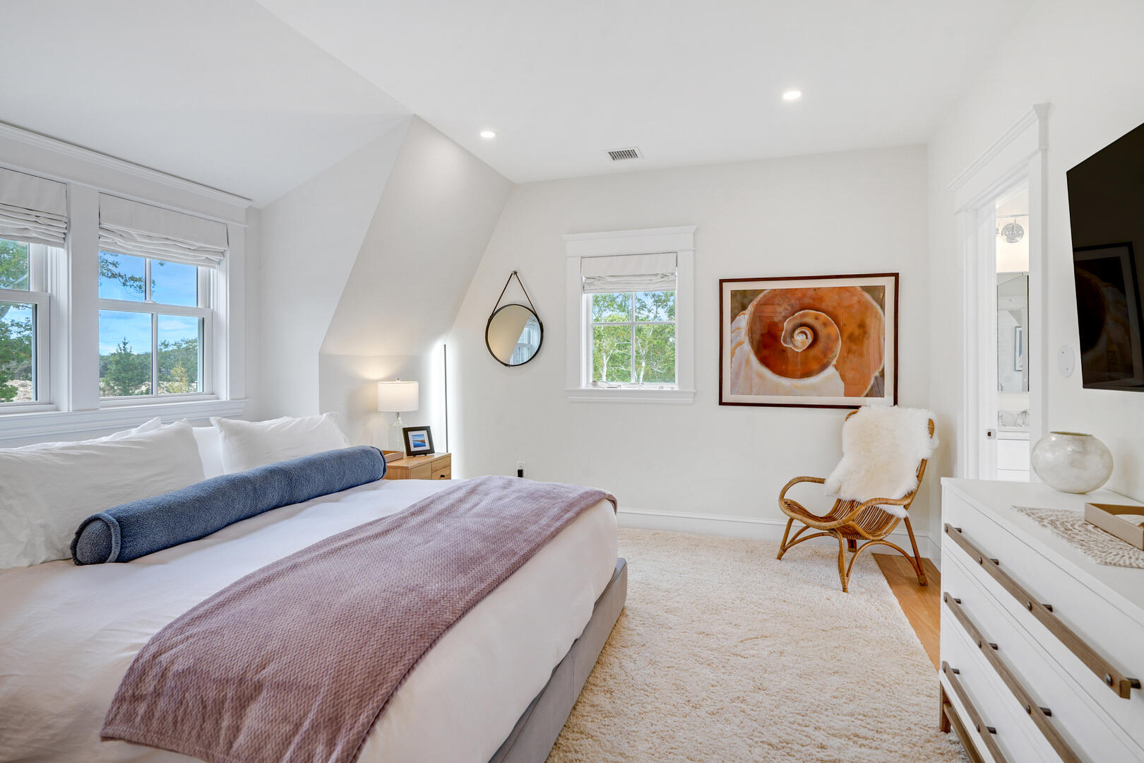 BR3 King with Adjoining Bath, Second Floor